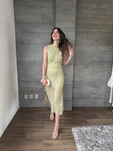 Cargar imagen en el visor de la galería, Praline - Vestido midi crochet verde salvia