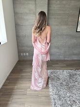 Cargar imagen en el visor de la galería, Perlaire - Vestido largo satinado rosa palo