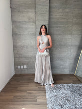 Cargar imagen en el visor de la galería, Ares - Vestido largo satinado plateado