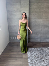 Cargar imagen en el visor de la galería, Maja - Vestido largo olivo