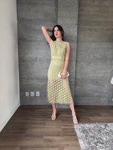 Cargar imagen en el visor de la galería, Praline - Vestido midi crochet verde salvia