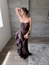Cargar imagen en el visor de la galería, Brunate - Vestido largo strapless chocolate