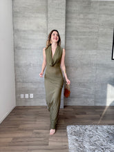 Cargar imagen en el visor de la galería, Liorenna - Vestido largo de mesh olivo