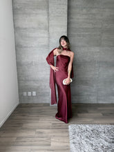 Cargar imagen en el visor de la galería, Sodi - Vestido largo strapless satinado vino