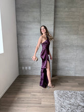 Cargar imagen en el visor de la galería, Duna - Vestido largo satinado morado