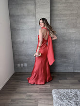 Cargar imagen en el visor de la galería, Elodie - Vestido largo satinado naranja