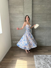 Cargar imagen en el visor de la galería, Ayla - Vestido midi con estampado floral azul
