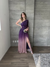 Cargar imagen en el visor de la galería, Donatella - Vestido largo con una manga morado