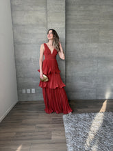 Cargar imagen en el visor de la galería, Juliette - Vestido largo plisado color óxido
