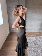 Cargar imagen en el visor de la galería, Galatea - Vestido asimétrico satinado negro