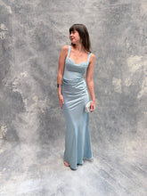 Cargar imagen en el visor de la galería, Nelda - Vestido largo con tirantes y corset azul polvo