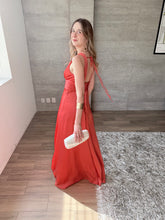 Cargar imagen en el visor de la galería, Andalucía - Vestido largo de satín coral