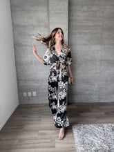 Cargar imagen en el visor de la galería, Blume - Set dos piezas estampado floral negro blanco