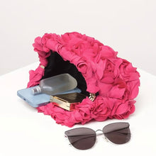 Cargar imagen en el visor de la galería, Clutch floral sin asa