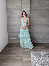 Cargar imagen en el visor de la galería, Juliette - Vestido largo plisado verde menta
