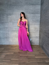 Cargar imagen en el visor de la galería, Marisma - Vestido largo plisado rosa