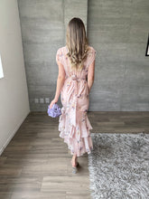 Cargar imagen en el visor de la galería, Cassis - Vestido midi floral rosa