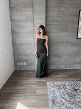 Cargar imagen en el visor de la galería, Azhares - Vestido largo olivo