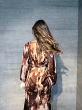 Cargar imagen en el visor de la galería, Saturno -Vestido largo con manga estampado café