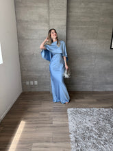 Cargar imagen en el visor de la galería, Bleu - Vestido largo satinado con capa azul