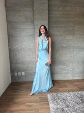 Cargar imagen en el visor de la galería, Piera - Vestido satinado azul celeste