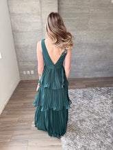 Cargar imagen en el visor de la galería, Juliette - Vestido largo plisado color esmeralda