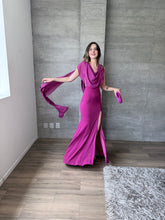 Cargar imagen en el visor de la galería, Sylvie - Vestido largo de chiffon con escote drapeado magenta