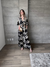 Cargar imagen en el visor de la galería, Blume - Set dos piezas estampado floral negro blanco