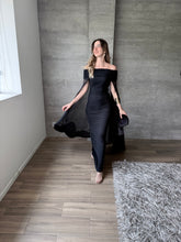 Cargar imagen en el visor de la galería, Venus - Vestido largo strapless con capa negro