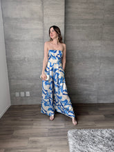 Cargar imagen en el visor de la galería, Azzuro - Jumpsuit satinado strapless azul con blanco