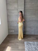 Cargar imagen en el visor de la galería, Aranza - Vestido largo amarillo
