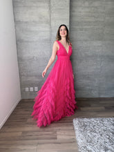 Cargar imagen en el visor de la galería, Bruma - Vestido largo tul fuchsia