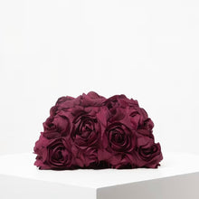 Cargar imagen en el visor de la galería, Clutch floral sin asa