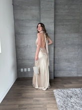 Cargar imagen en el visor de la galería, Piera - Vestido largo satinado champagne
