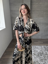 Cargar imagen en el visor de la galería, Blume - Set dos piezas estampado floral negro blanco
