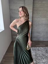 Cargar imagen en el visor de la galería, Nicola - Vestido midi plisado olivo
