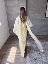 Cargar imagen en el visor de la galería, Sodi -  Vestido largo strapless satinado amarillo
