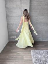Cargar imagen en el visor de la galería, Dore - Vestido strapless amarillo
