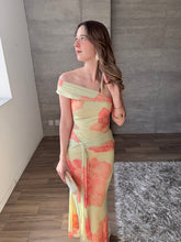 Cargar imagen en el visor de la galería, Yuzu - Vestido largo de mesh amarillo floral
