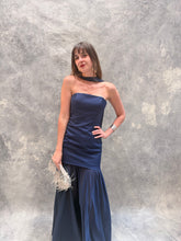Cargar imagen en el visor de la galería, Sago - Vestido largo strapless azul marino
