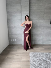 Cargar imagen en el visor de la galería, Barbadillo - Vestido largo de mesh con corset vino
