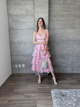 Cargar imagen en el visor de la galería, Peonia - Vestido crochet midi rosa
