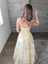 Cargar imagen en el visor de la galería, Cadenza - Vestido largo estampado floral amarillo
