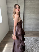 Cargar imagen en el visor de la galería, Brunate - Vestido largo strapless chocolate
