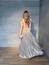 Cargar imagen en el visor de la galería, Celestine - Vestido largo plisado champagne
