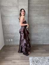 Cargar imagen en el visor de la galería, Brunate - Vestido largo strapless chocolate

