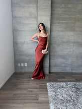 Cargar imagen en el visor de la galería, Maja - Vestido largo color cobre
