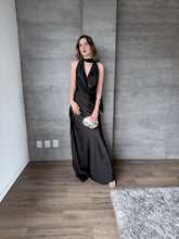 Cargar imagen en el visor de la galería, Piera - Vestido largo satinado negro
