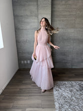 Cargar imagen en el visor de la galería, Barroca - Vestido largo de tul rosa claro
