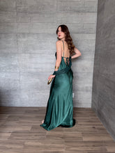 Cargar imagen en el visor de la galería, Perlaire - Vestido largo esmeralda

